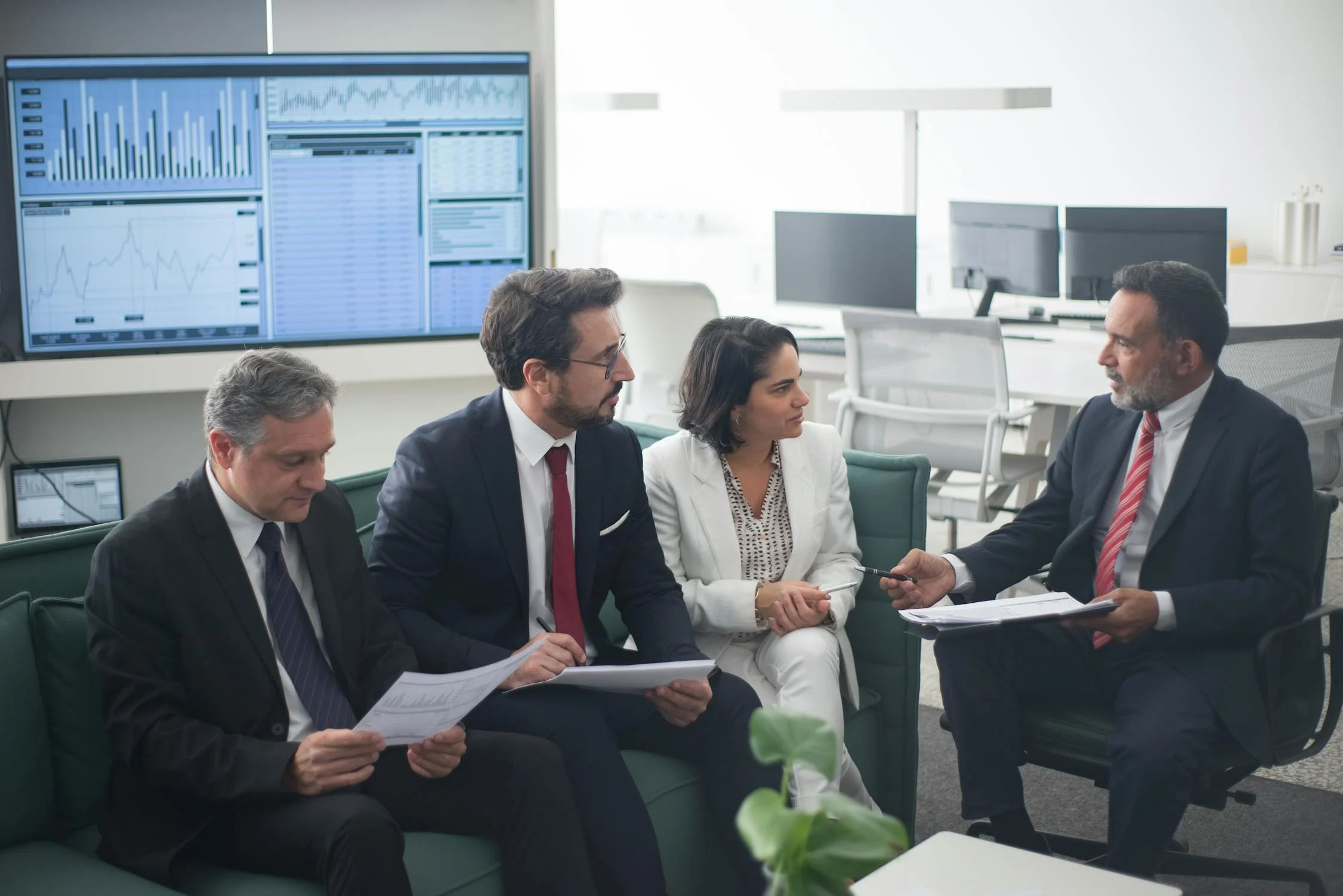 Accelerating Deal Velocity Without Rushing the Buyer
